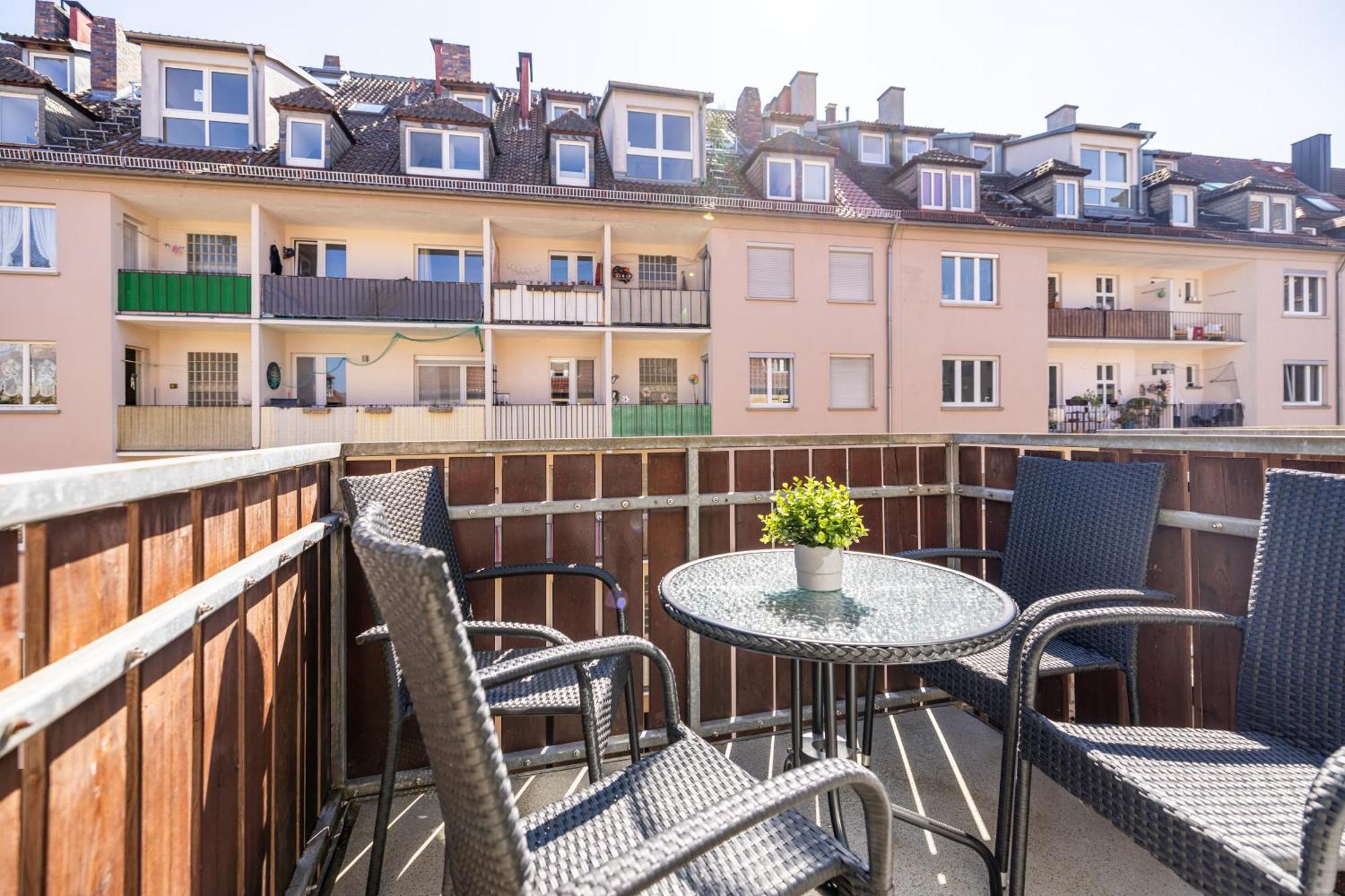 Zentral Wohnen Mit Stellplatz Und Balkon - Nahe Main Und Innenstadt Apartment *