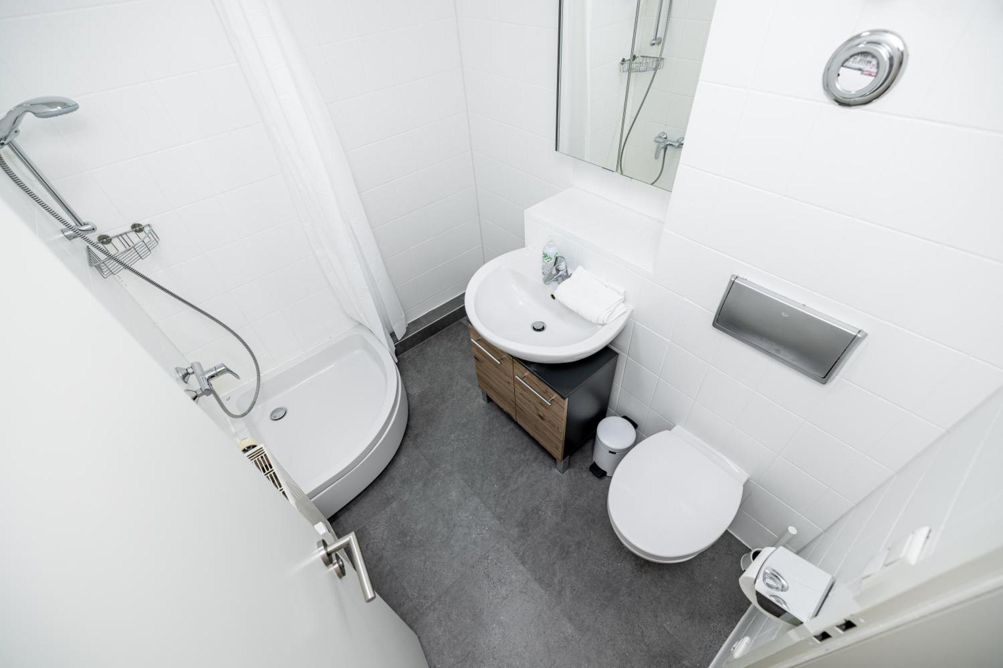 Zentral Wohnen Mit Stellplatz Und Balkon - Nahe Main Und Innenstadt *
